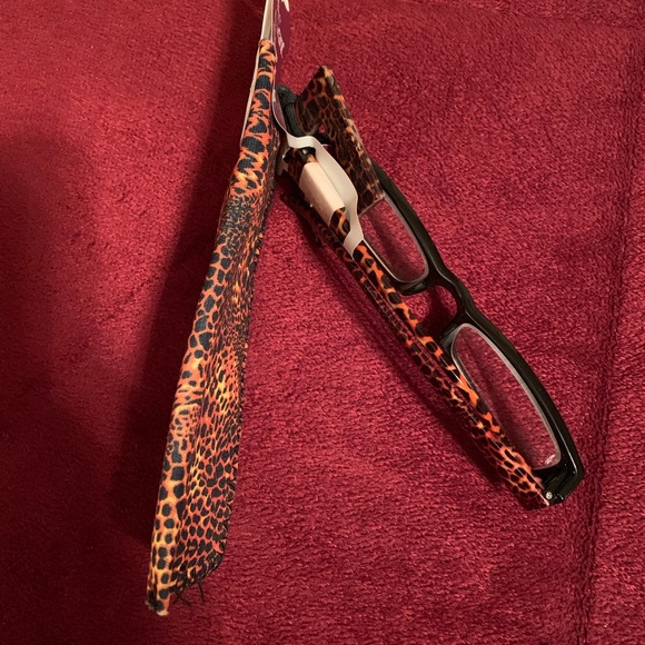 Foster Grant **Brand New** with Case - Picture 4 of 4